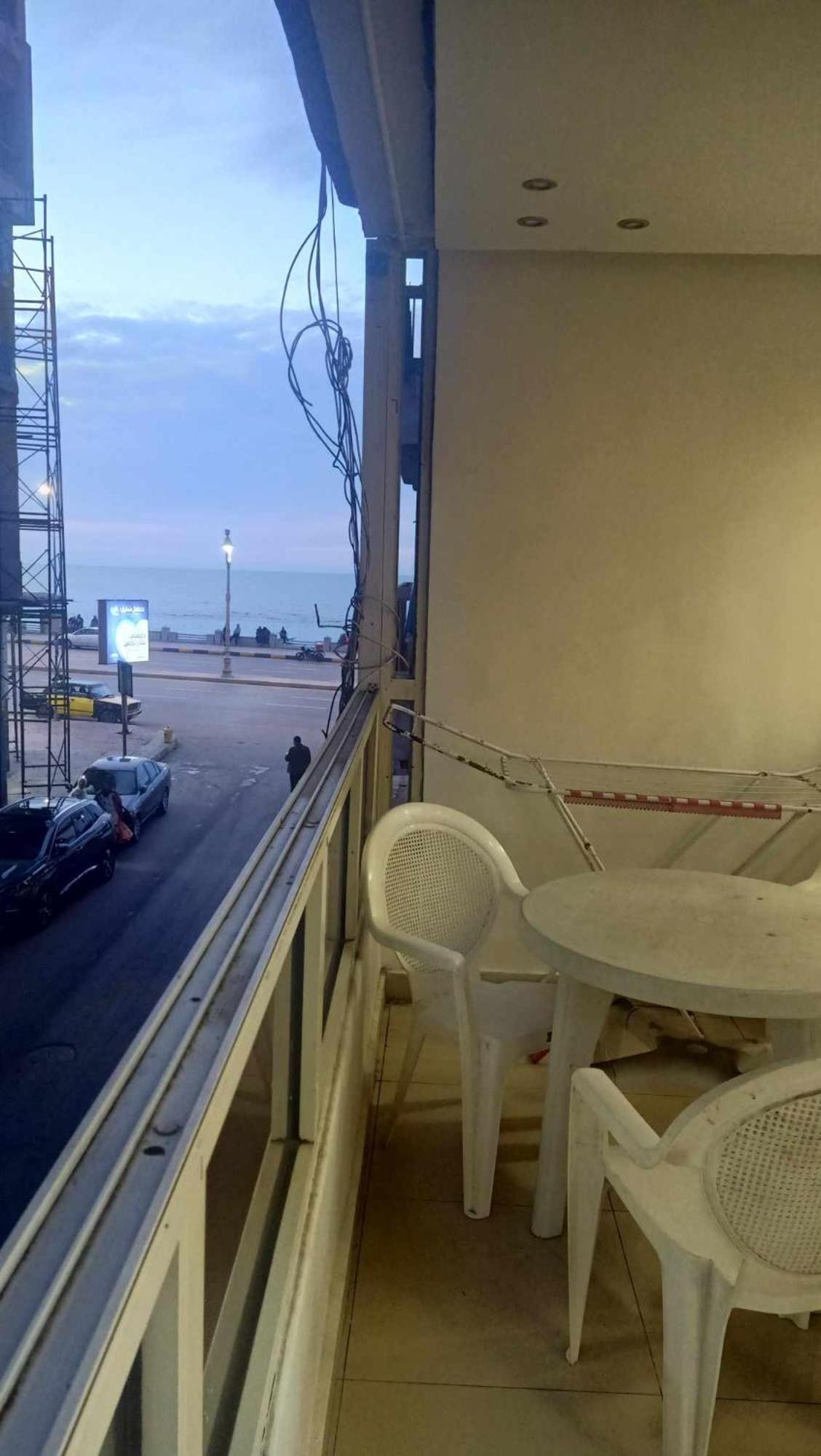 Apartment بميامي دور أول علي البحر بجوار جملة ماركت Alexandria
